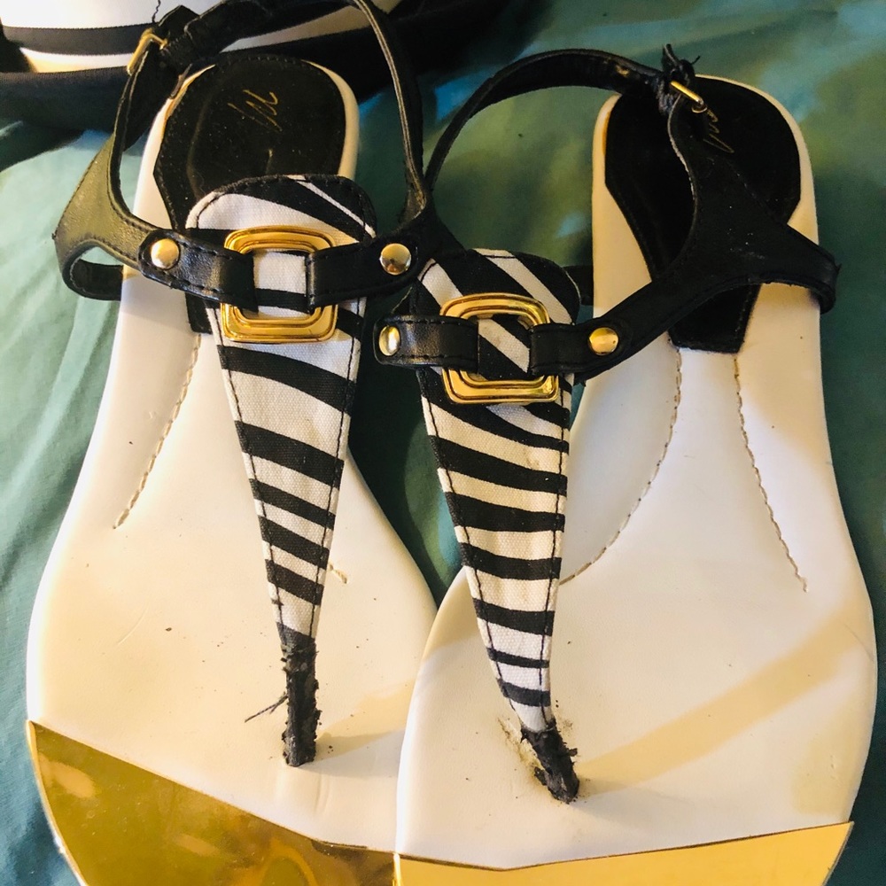Size 8.5 animal zebra print thong sandal